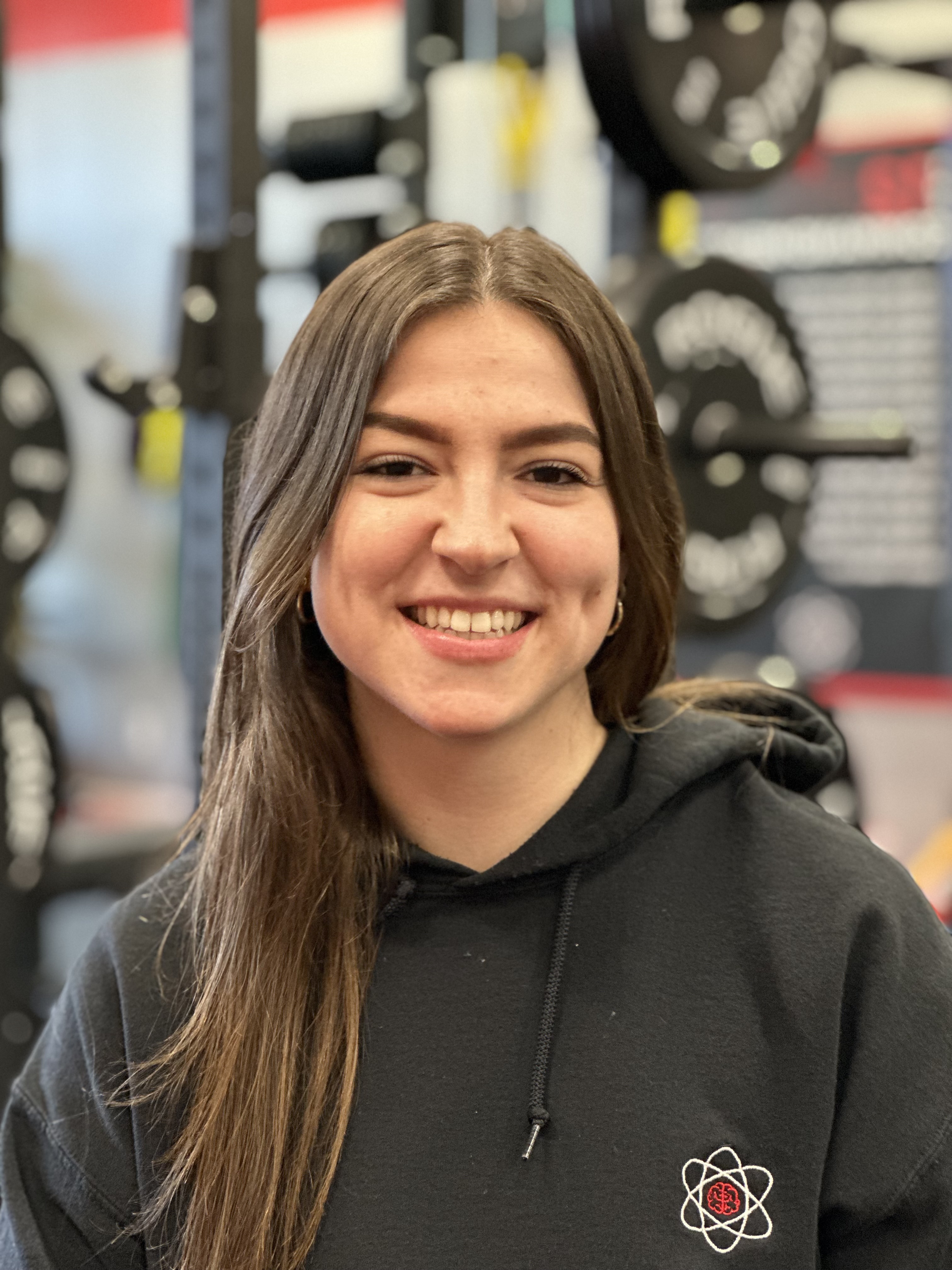 Alexa Tiramola-Pugh, kinésiologue et entraîneur personnel à Studio Fit U, spécialisée en développement musculaire et perte de poids, Montréal.