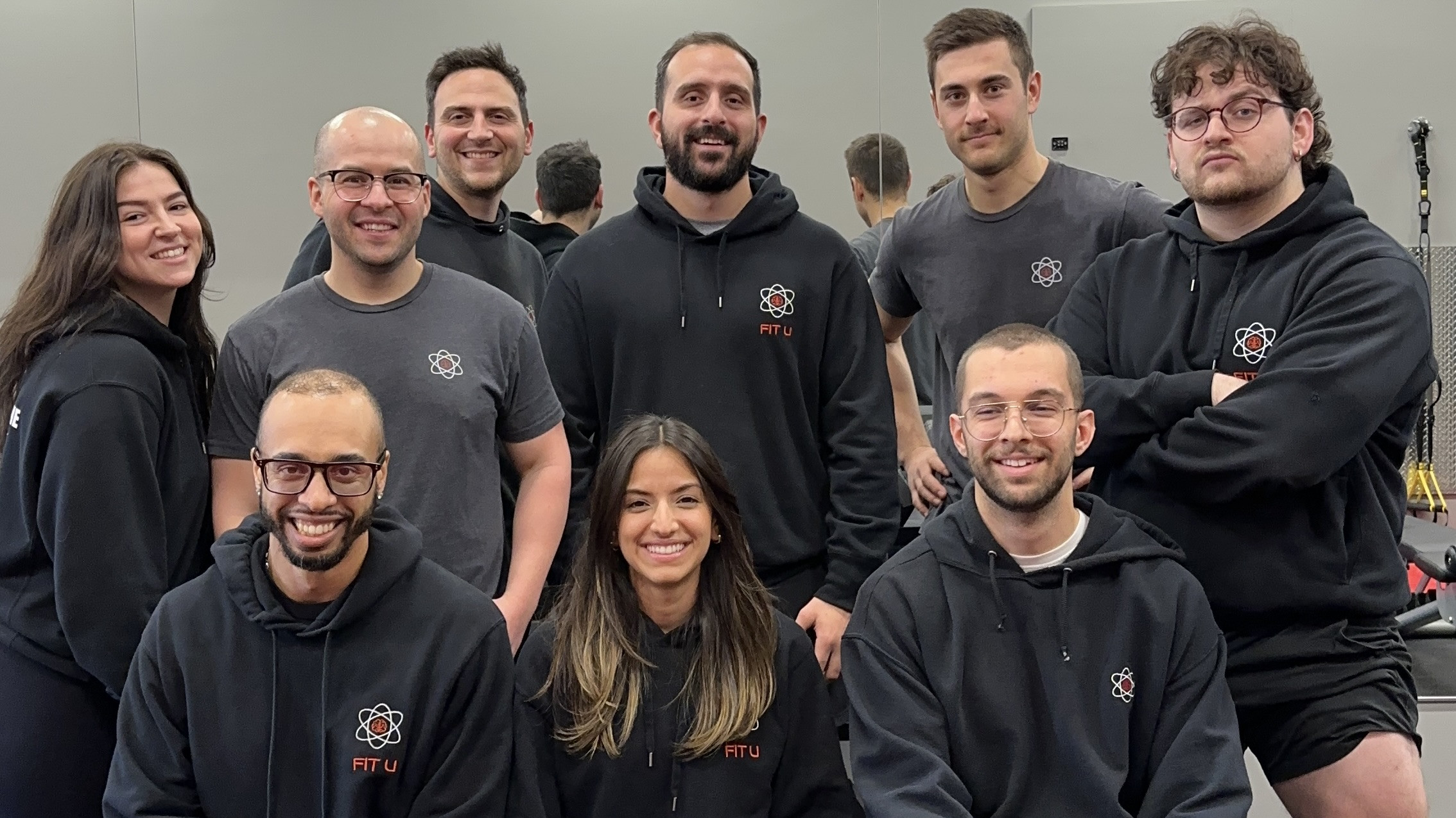 Studio Fit U compte une équipe d'entraîneurs personnels d'élite dédiés à guider les clients dans un voyage d'autonomisation physique et mentale. Des passionnés de musculation aux aficionados du cardio, chaque entraîneur personnel de Studio Fit U apporte un mélange unique d'expertise, de passion et d'engagement pour aider les clients à atteindre leurs objectifs de remise en forme. Découvrons les profils de certains des meilleurs entraîneurs personnels de Montréal qui considèrent Studio Fit U comme leur foyer :