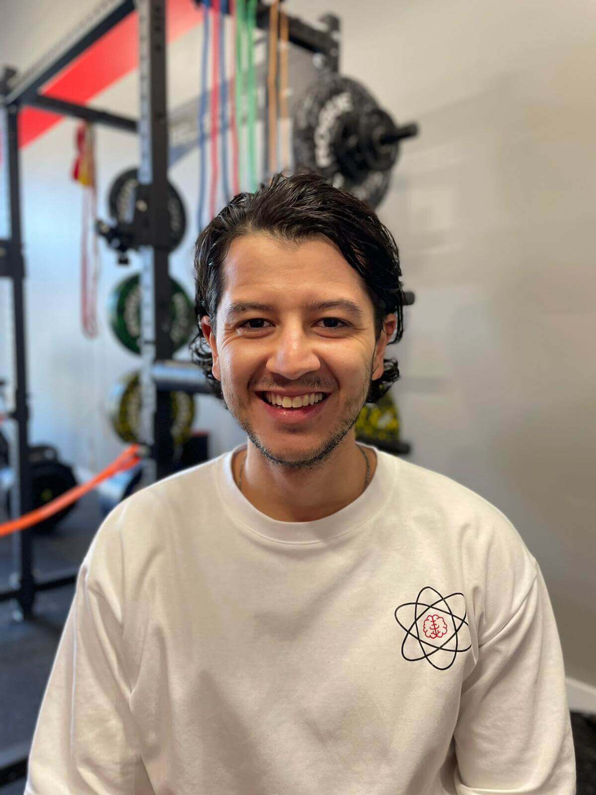  Moncef Bellahcene, cofondateur de Studio Fit U et entraîneur privé, expert en kinésiologie de l'Université Concordia, spécialisé dans la transformation physique et entraînements spécialisés à Montréal.